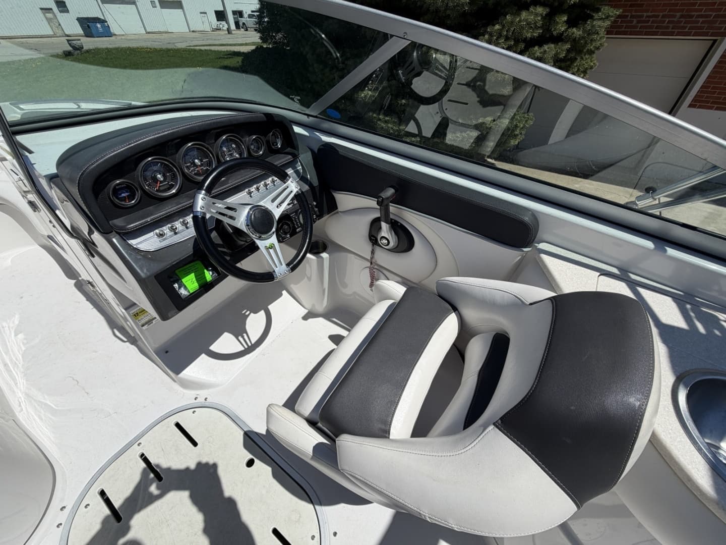 2011 Four Winns H240 - Image 12