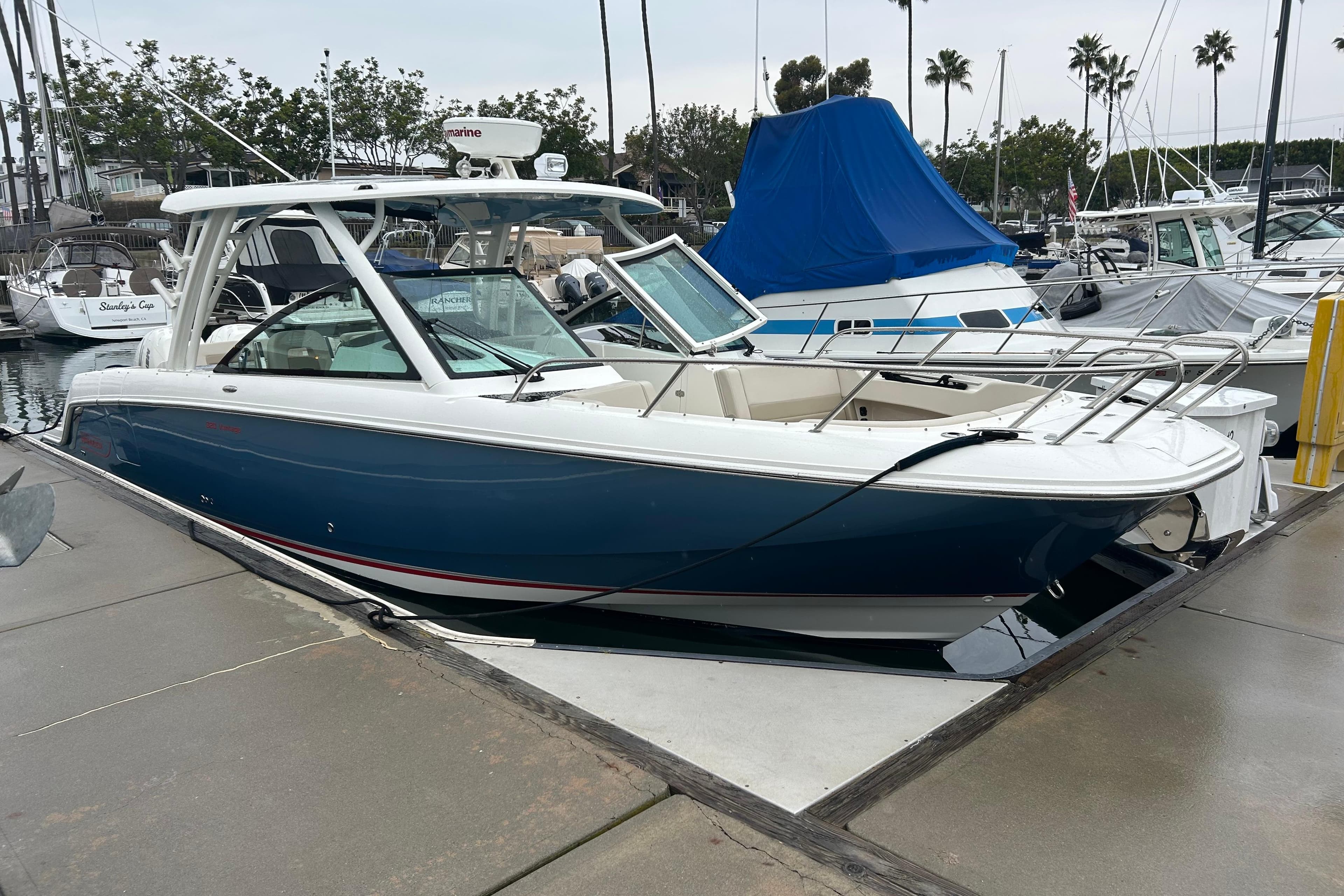 2022 Boston Whaler 320 Vantage