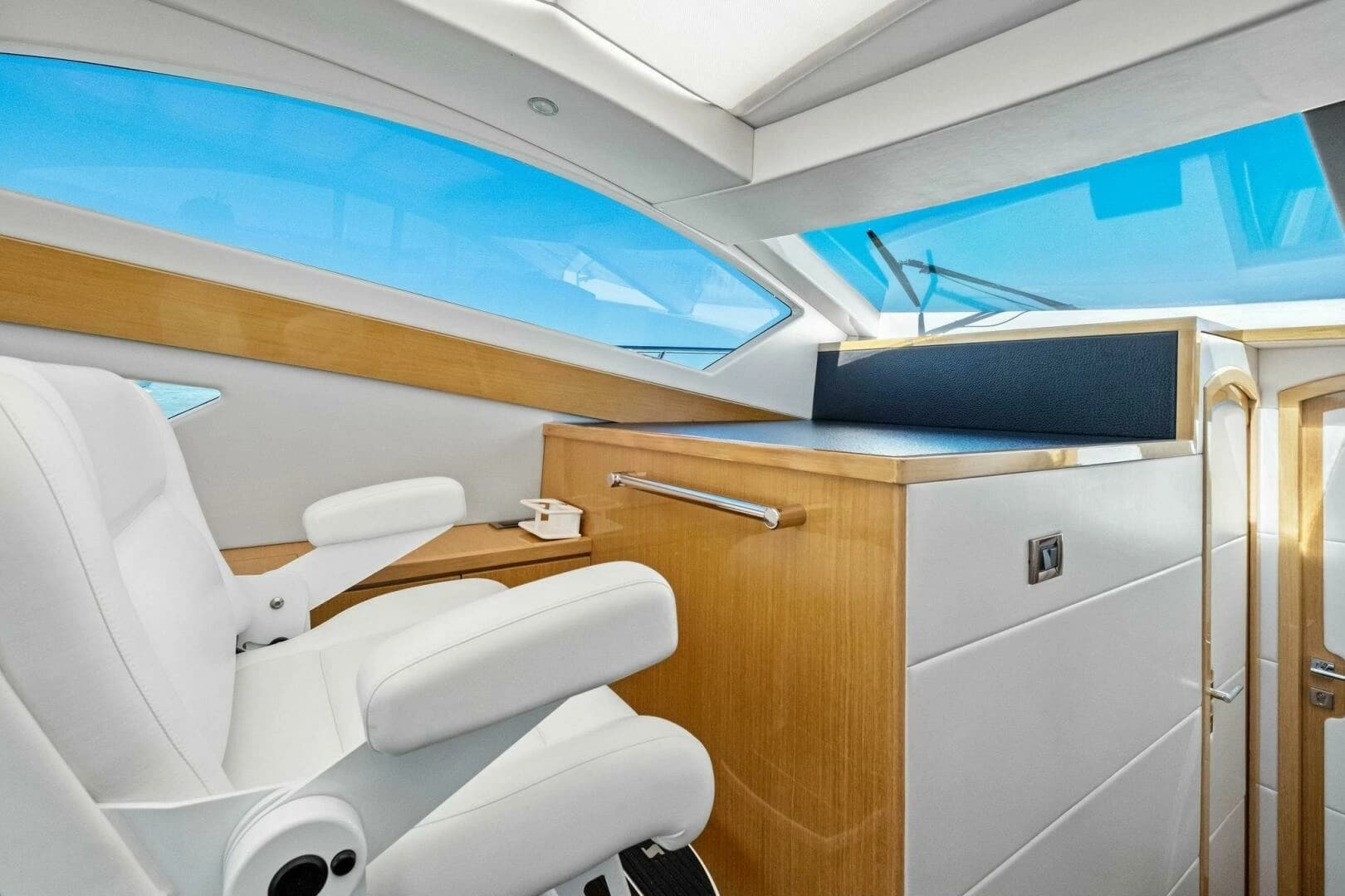 2018 Mares 47 Outboard Express Catamaran - Image 21