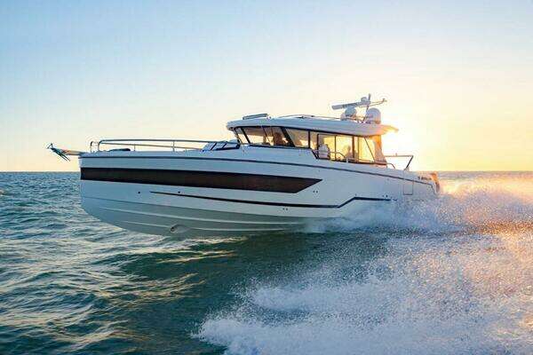 2025 Wellcraft 38 Explorer - Image 1