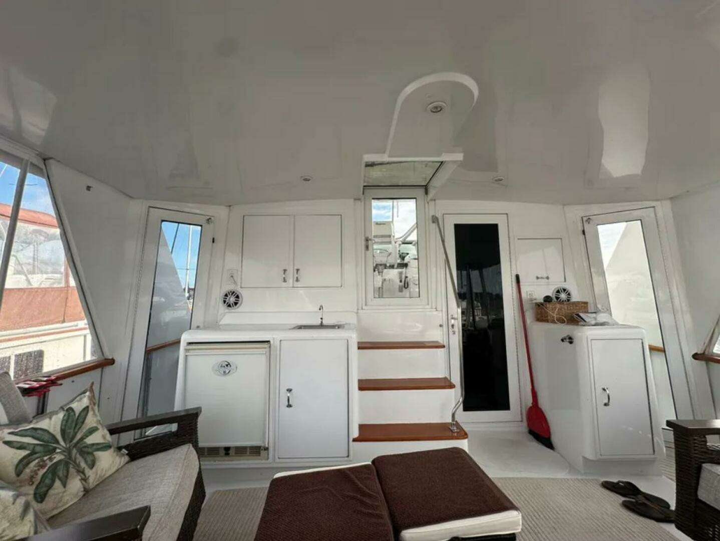 1994 Hatteras 48 Cockpit Motor Yacht - Image 11