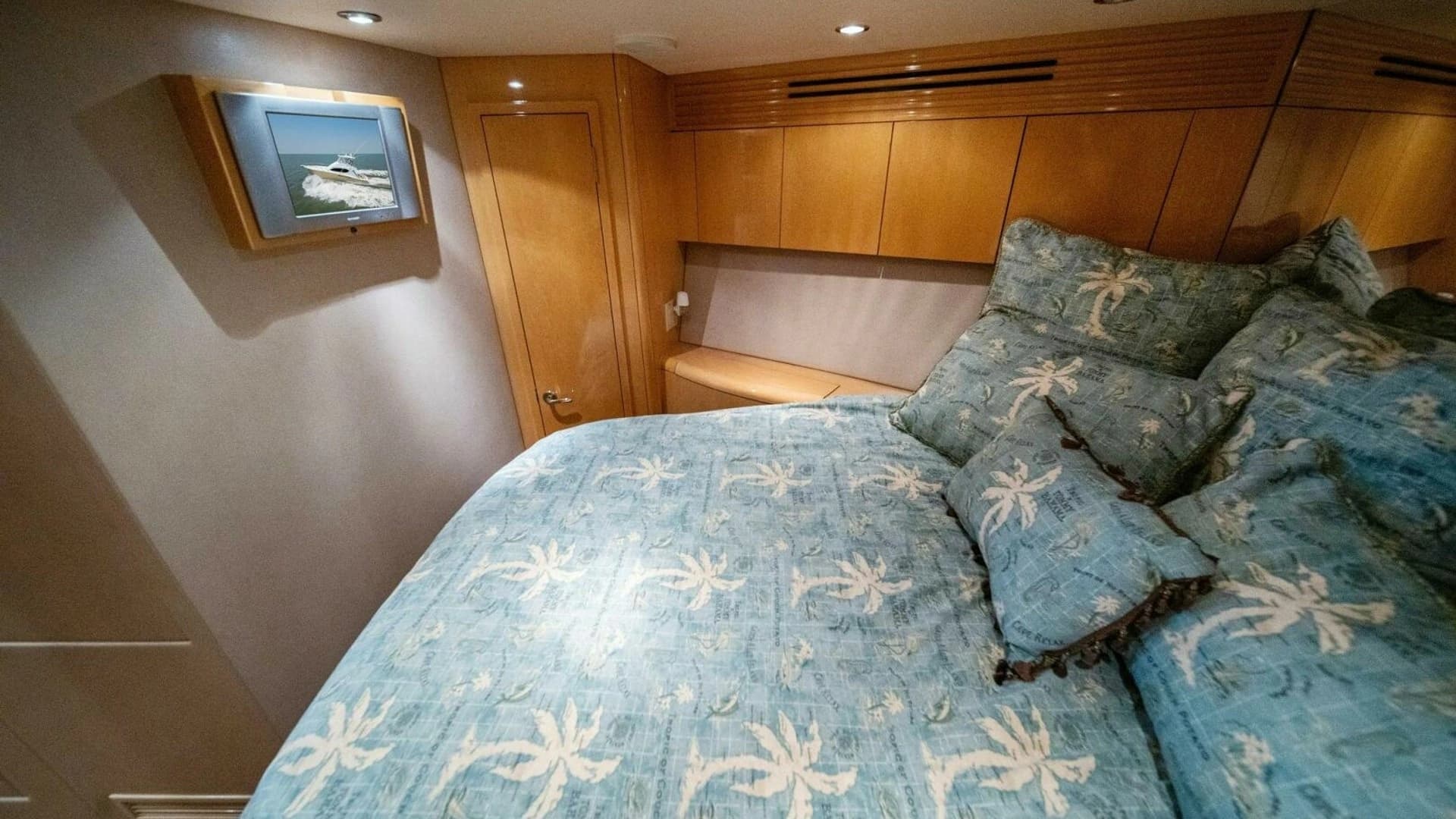 2003 Hatteras 54 Convertible - Image 28