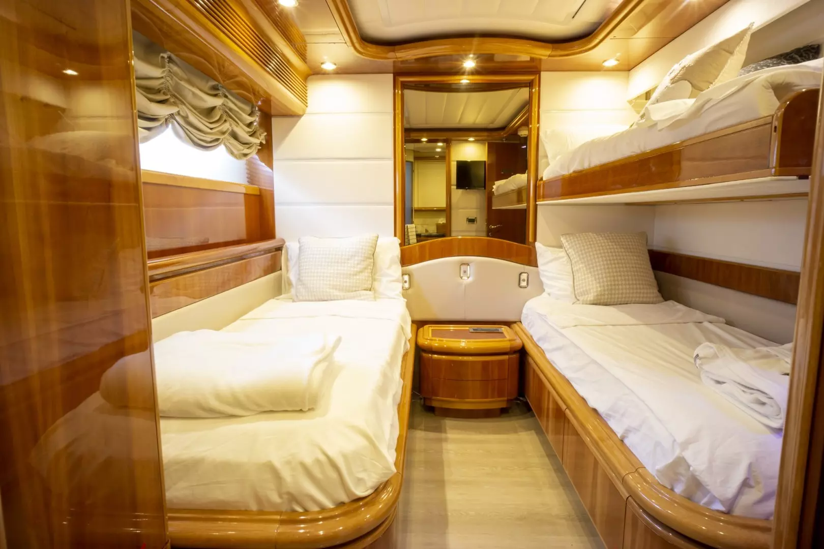 2000 Ferretti Yachts Custom Line 94 - Image 27