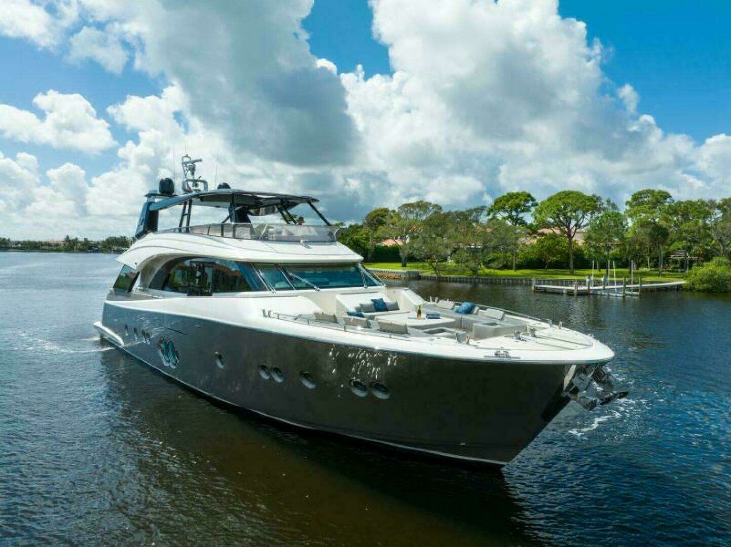 2015 Monte Carlo Yachts MCY86 - Image 6