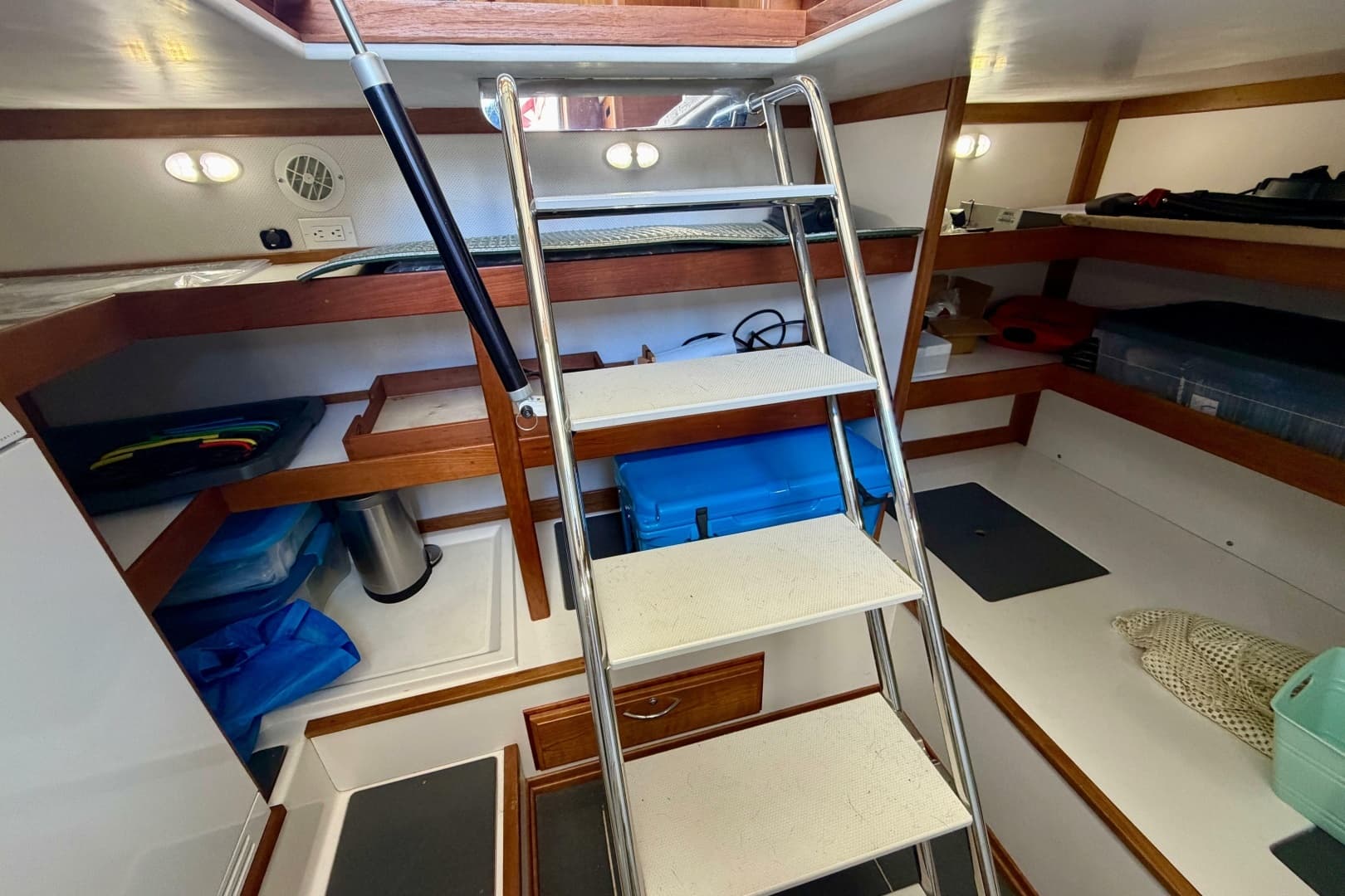 2016 Sabre 48 Salon Express - Image 42