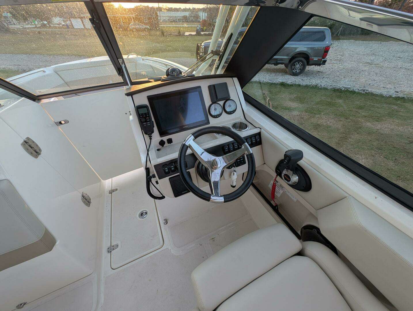 2023 Boston Whaler 240 Vantage - Image 28