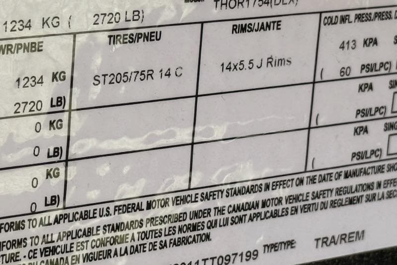 Label displaying tire and rim specifications for 2026 Thor Fish Hammer 1754 LR.