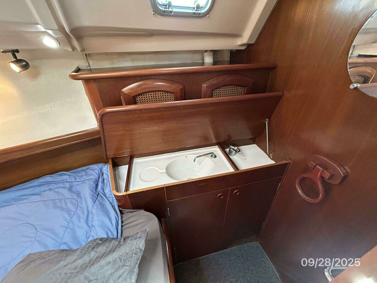 1998 Beneteau Oceanis 381 - Image 50