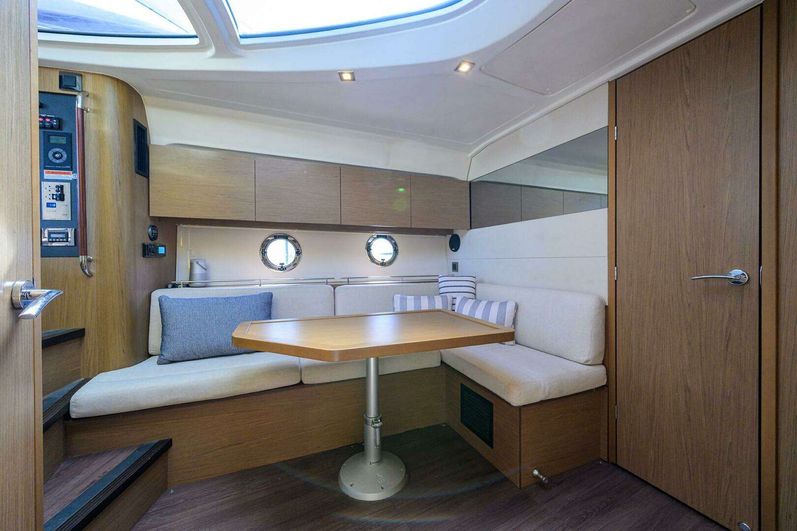 2015 Beneteau 38 GT - Image 2
