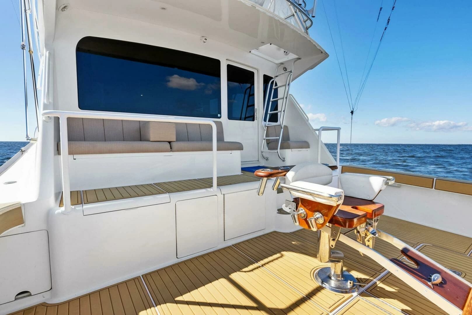 2002 Viking 65 Convertible - Image 11