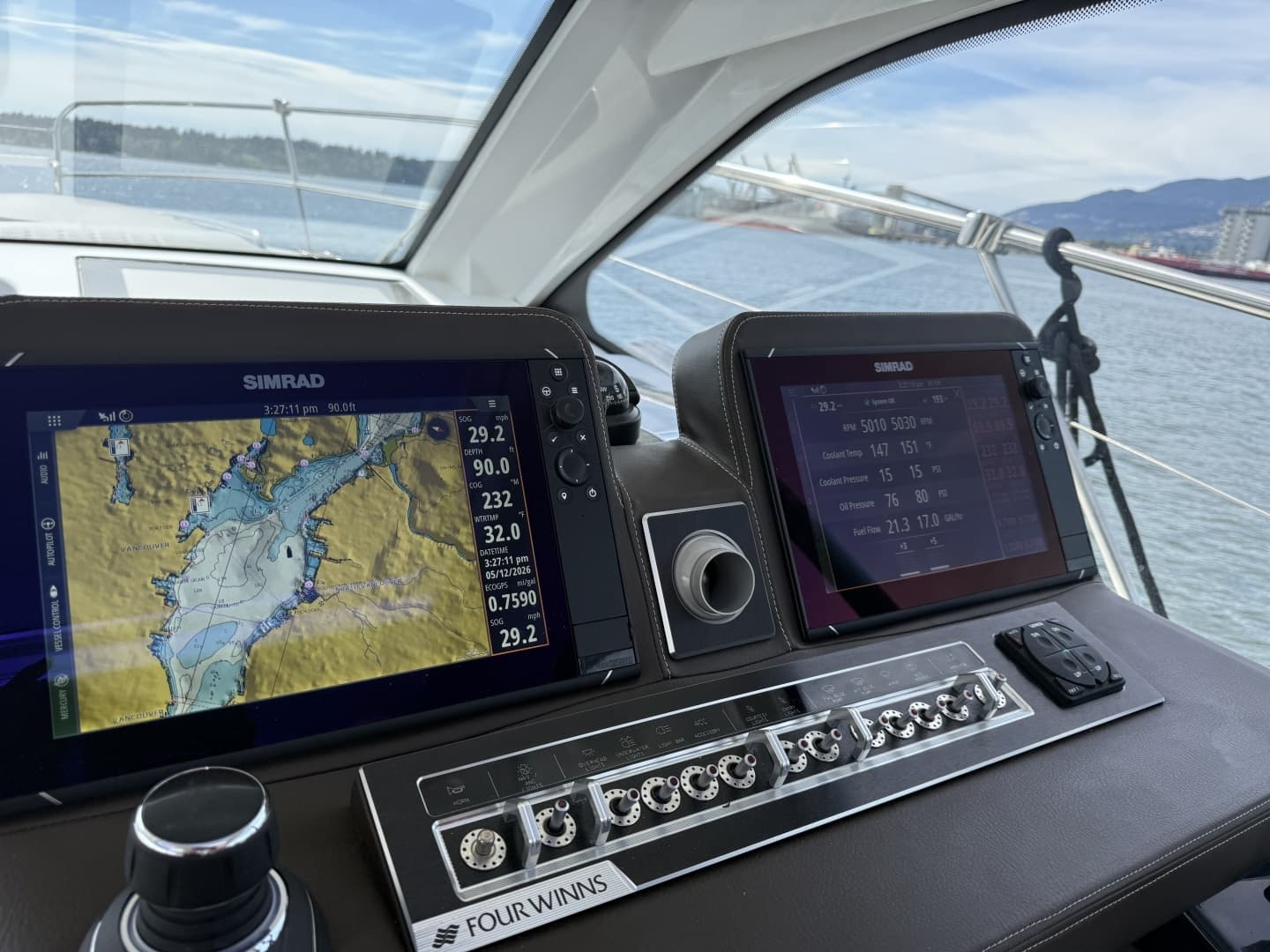 2022 Four Winns V355 Coupe - Image 33