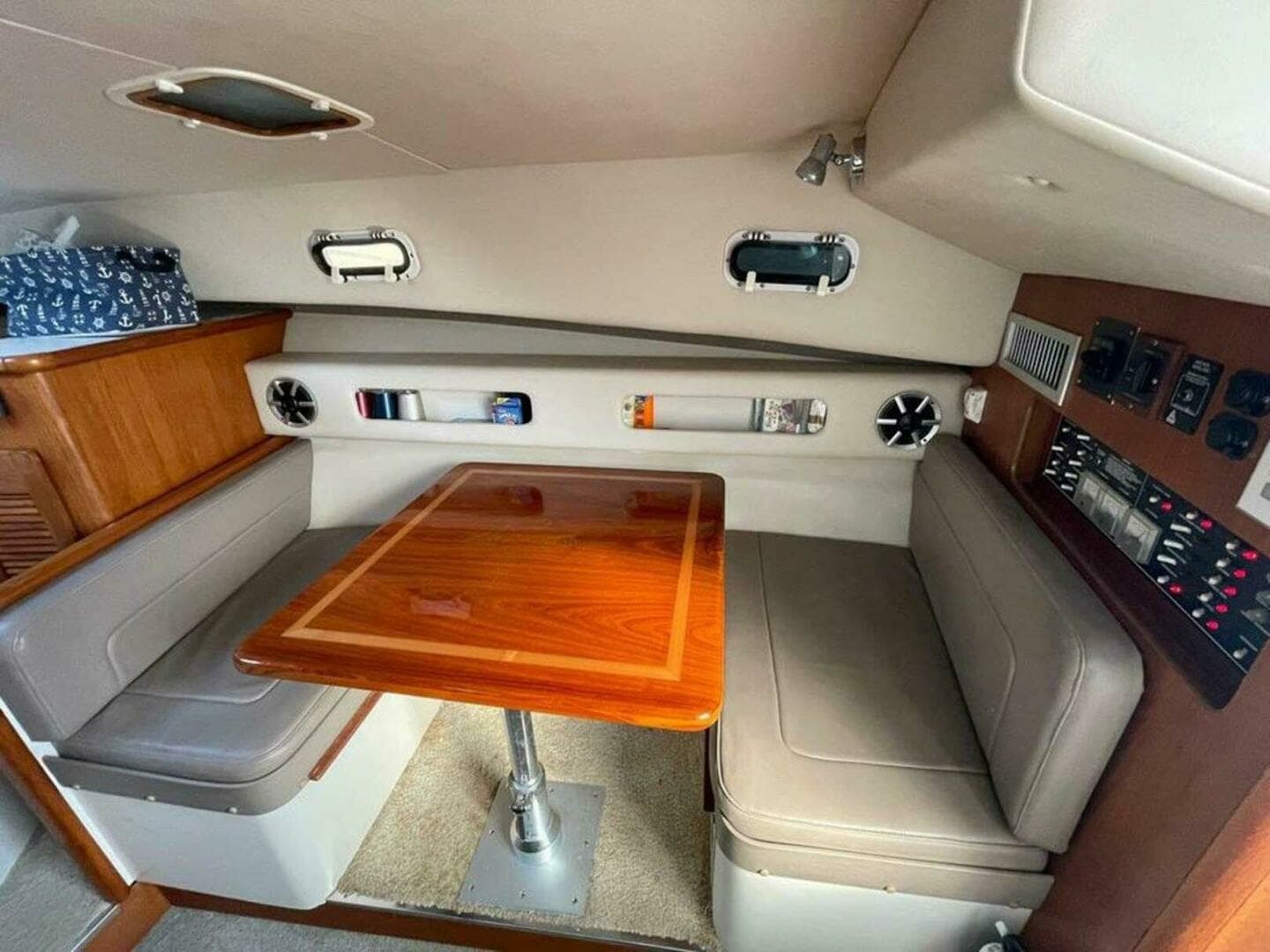 1998 Pursuit 3000 Express - Image 4