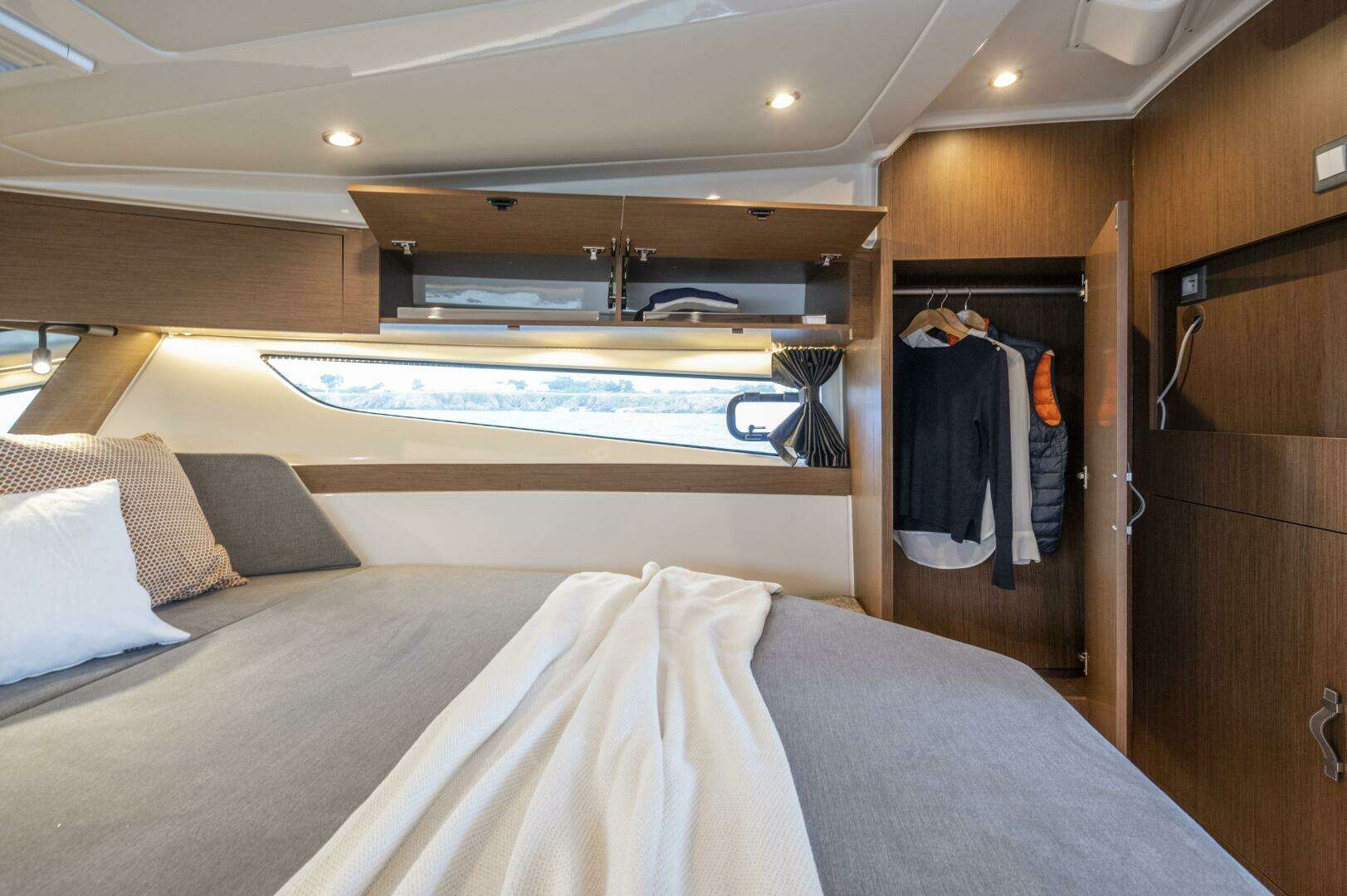 2026 Beneteau Antares 11 Softtop - Image 22