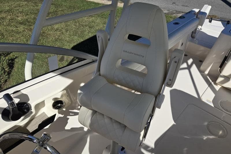 2026 Grady-White Freedom 235 boat interior with luxurious captain's chair and controls.