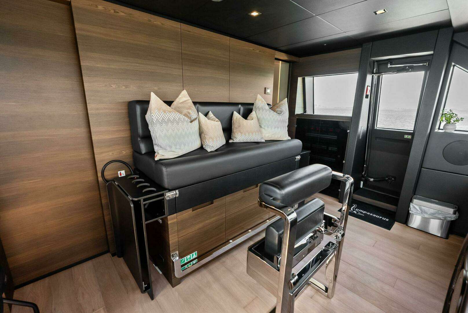 2023 Custom Line 33 Navetta - Image 105