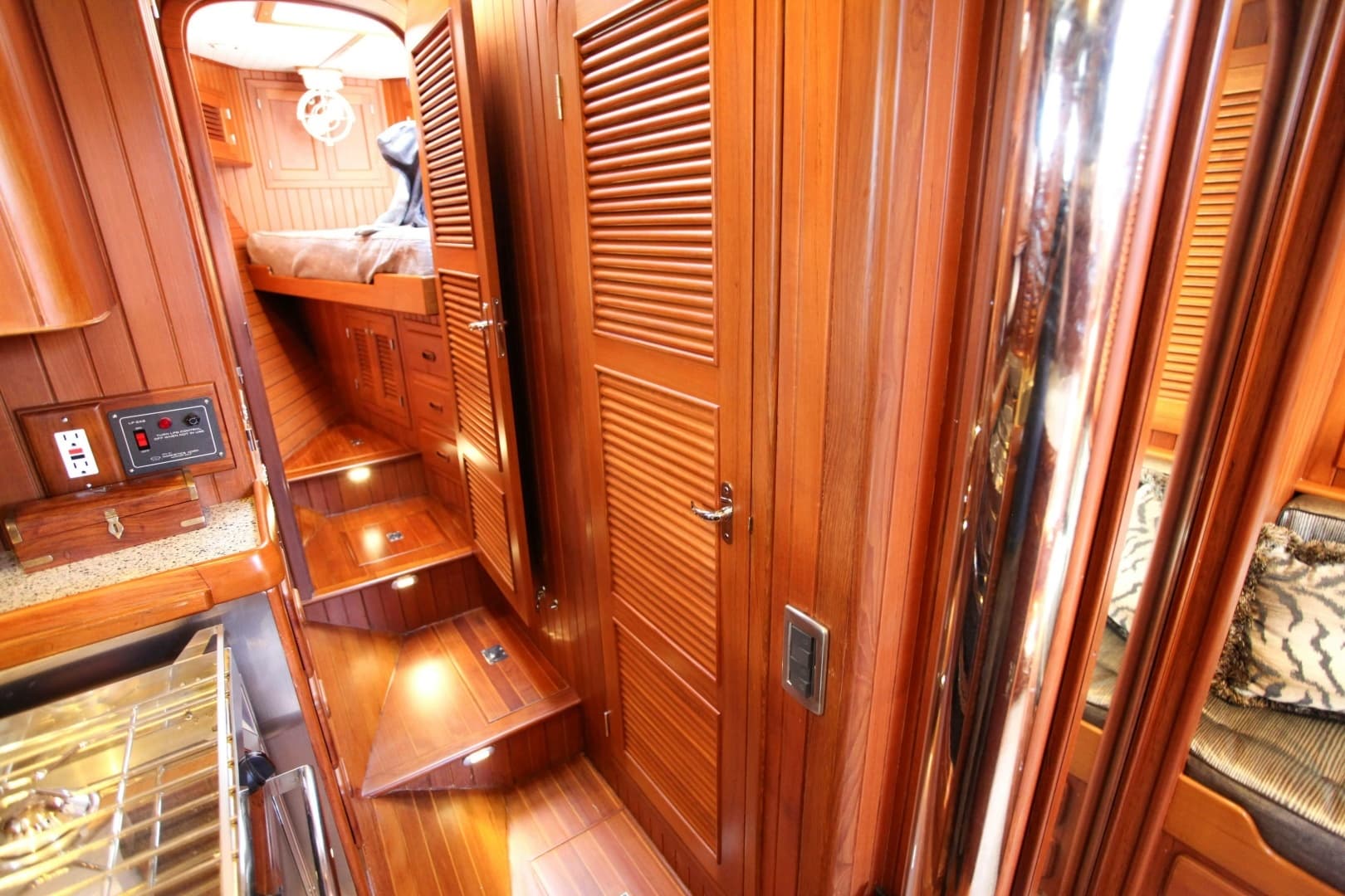 1997 Hampton 43 - Image 28