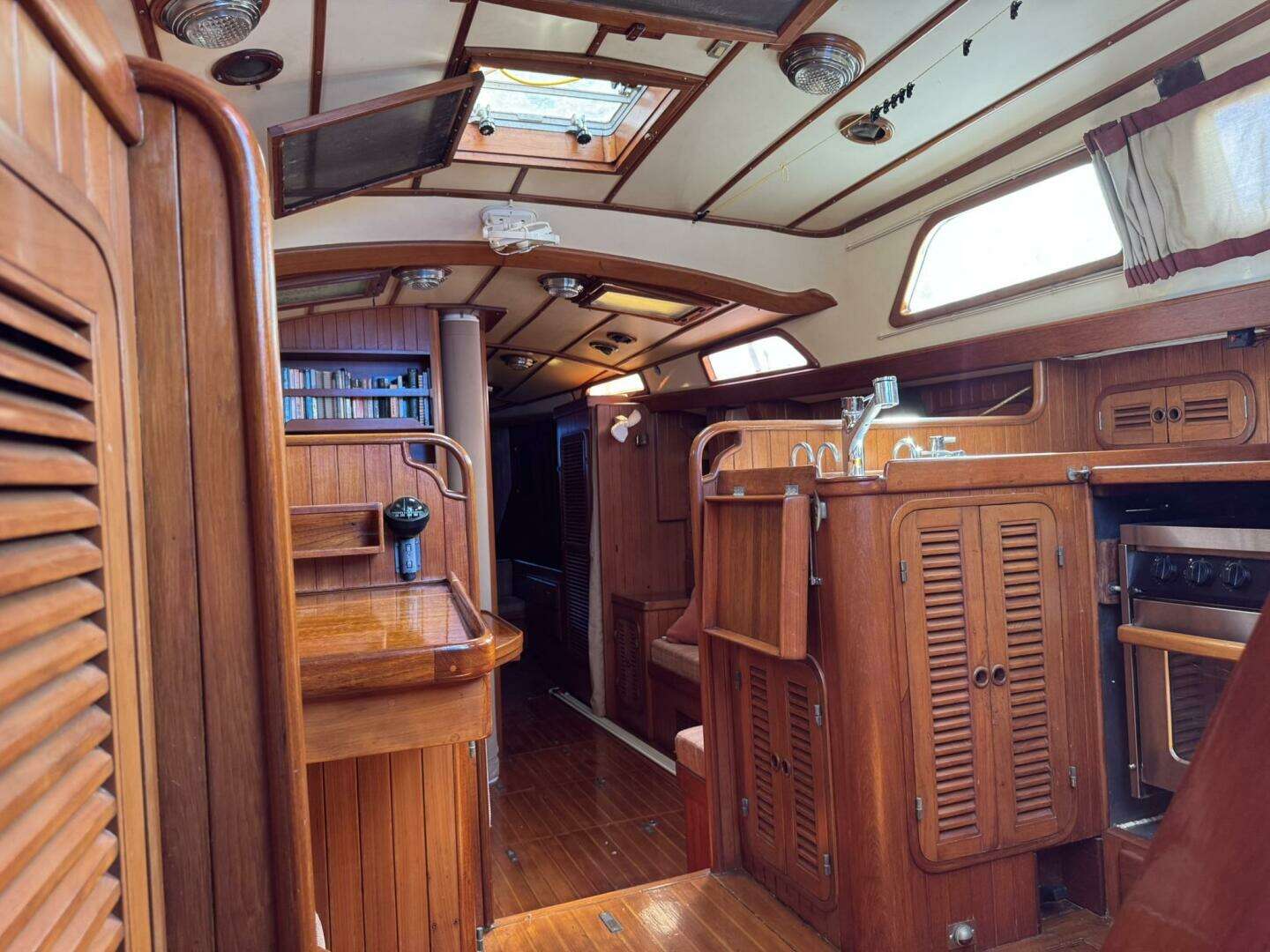 1987 Tayana 42 Vancover Aft Cabin - Image 126