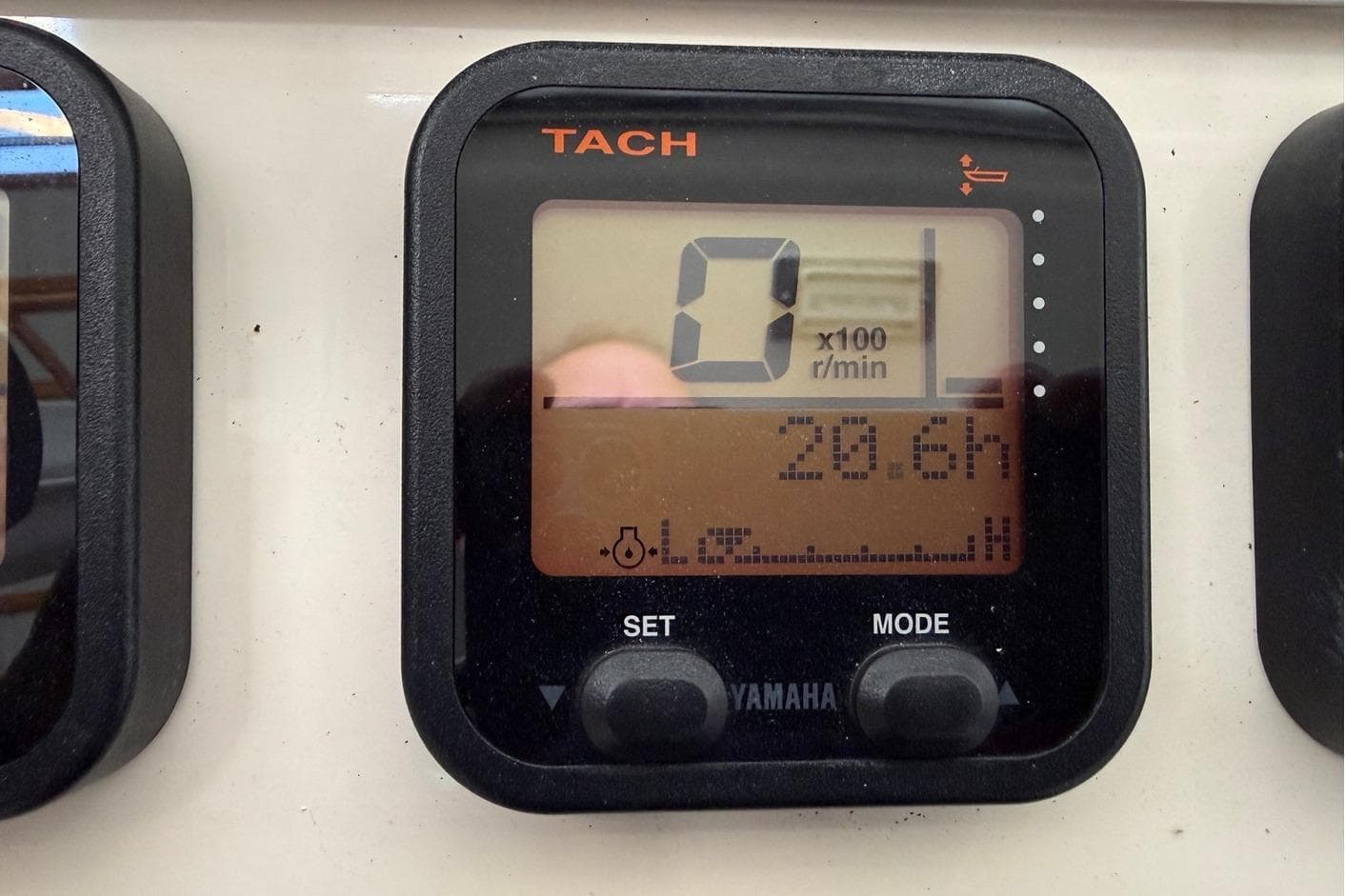 Tachometer display on 2007 Pursuit C 310 Center Console boat, showing 0 RPM and 206 hours.