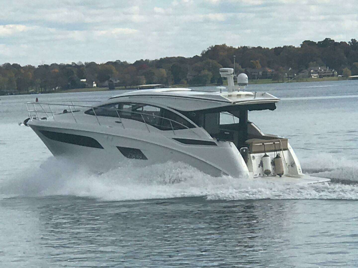 2017 Sea Ray 400 Sundancer - Image 2