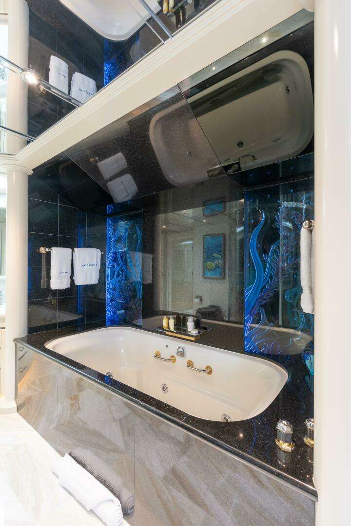 2001 Westship Skylounge - Image 24