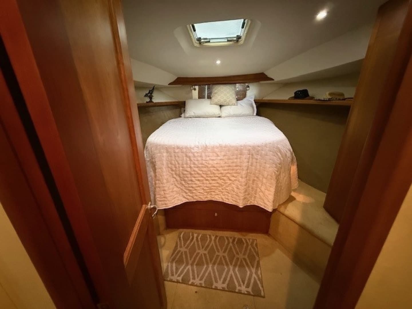 2001 Silverton 42 Convertible - Image 32