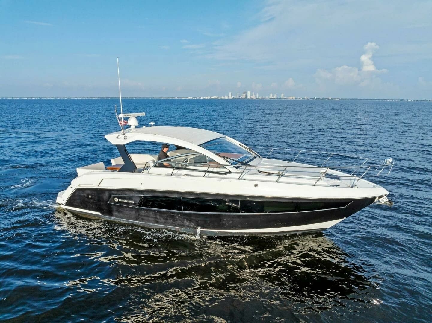 2015 Cruisers Yachts 390 Express Coupe - Image 54