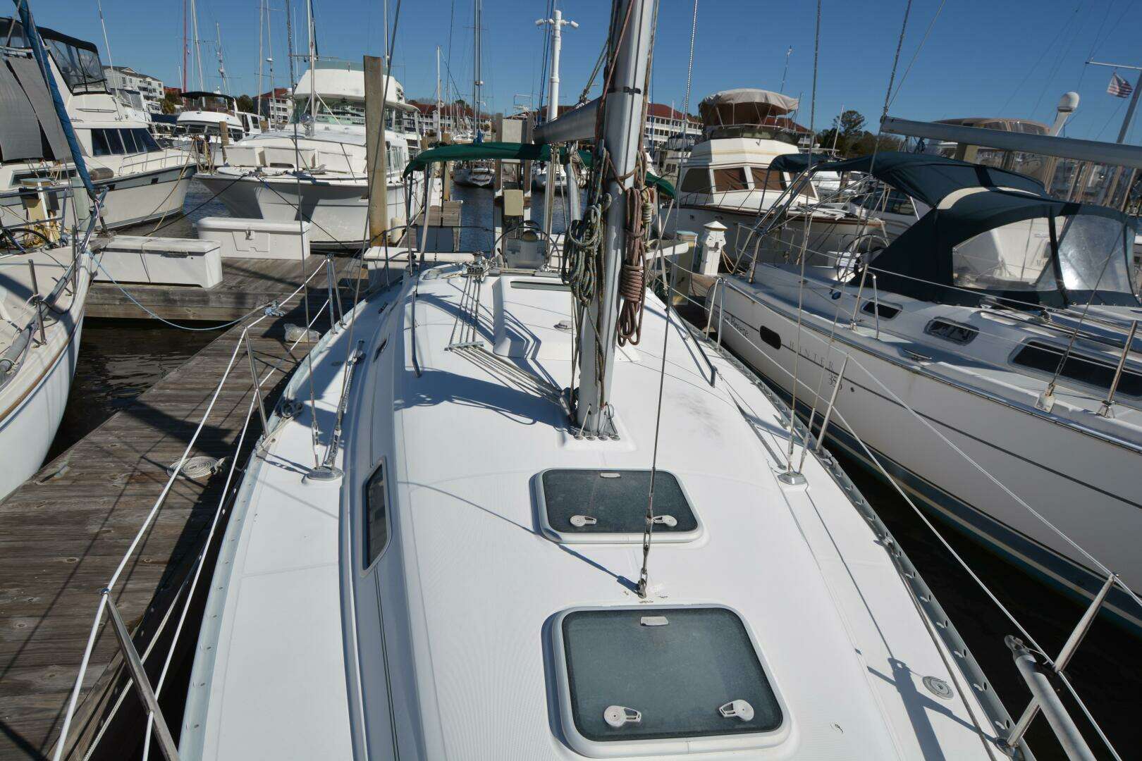 2002 Beneteau Oceanis 331 - Image 12