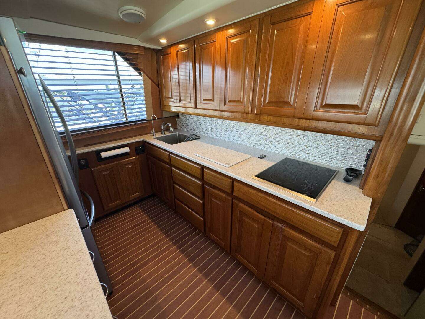 1995 Viking 58 Convertible - Image 22