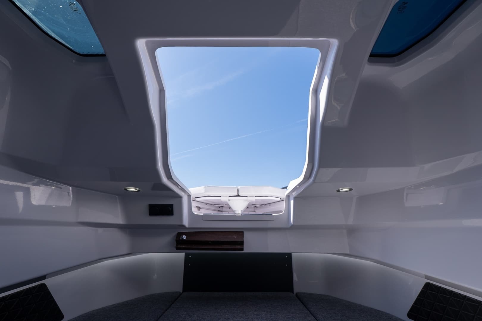 2026 Axopar Suntop - Image 23