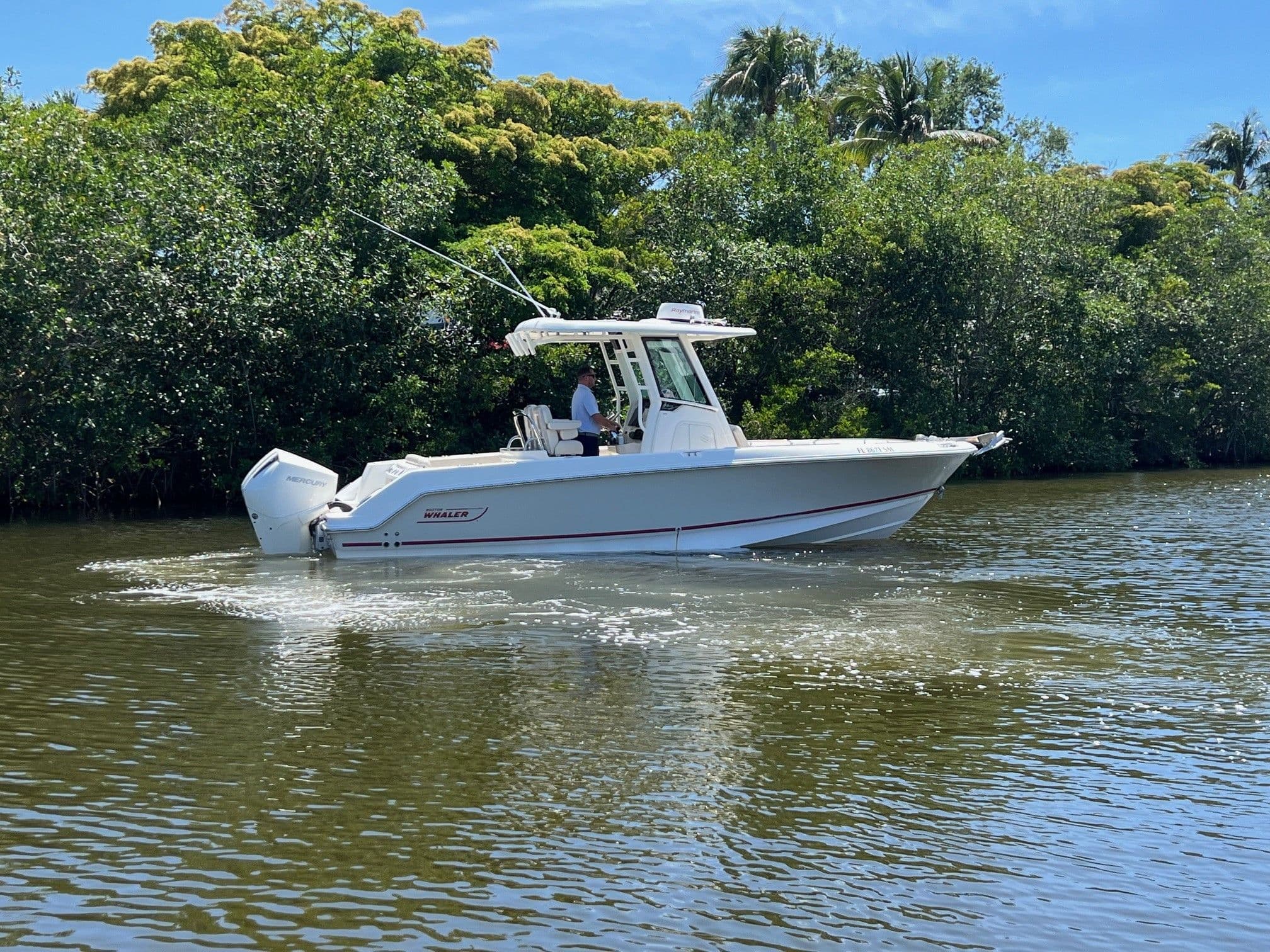 2019 Boston Whaler 250 Outrage - 3
