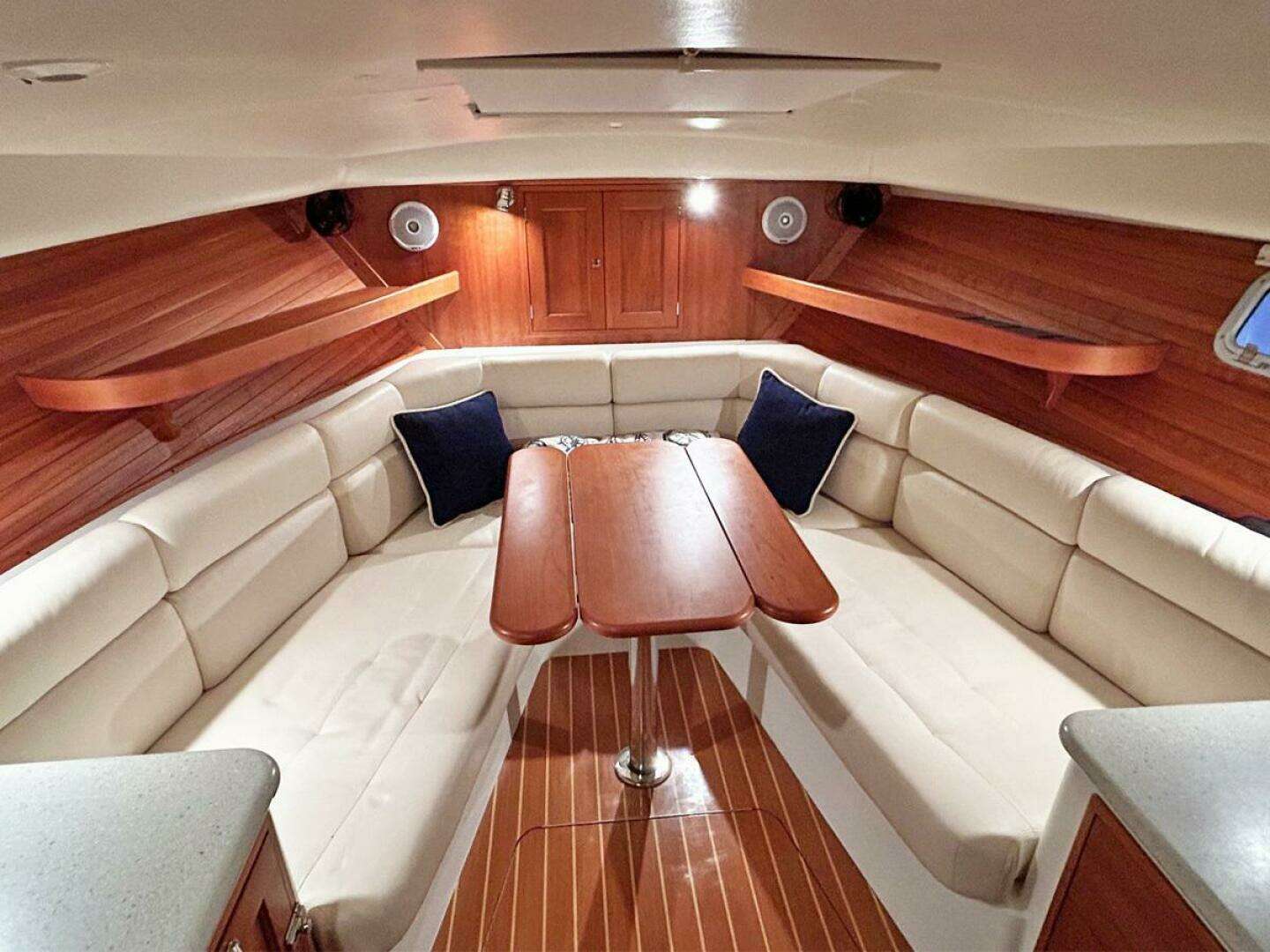 2007 MJM 34z Hard Top Express - Image 16
