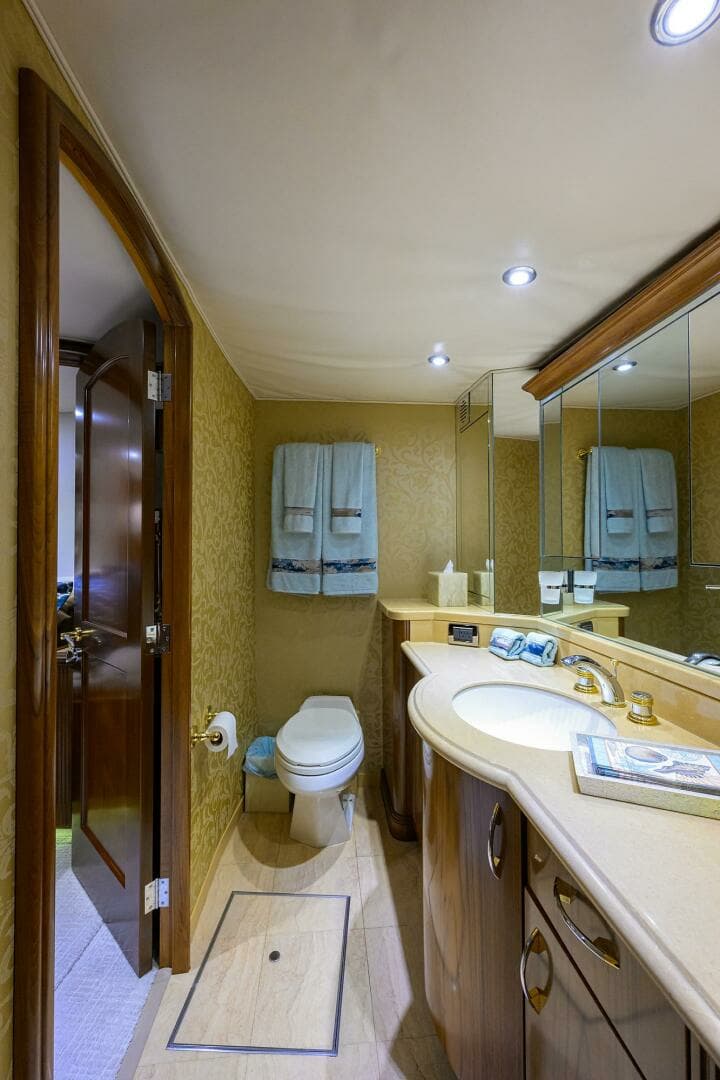 2004 Sea Force IX 82 Enclosed Bridge - Image 35
