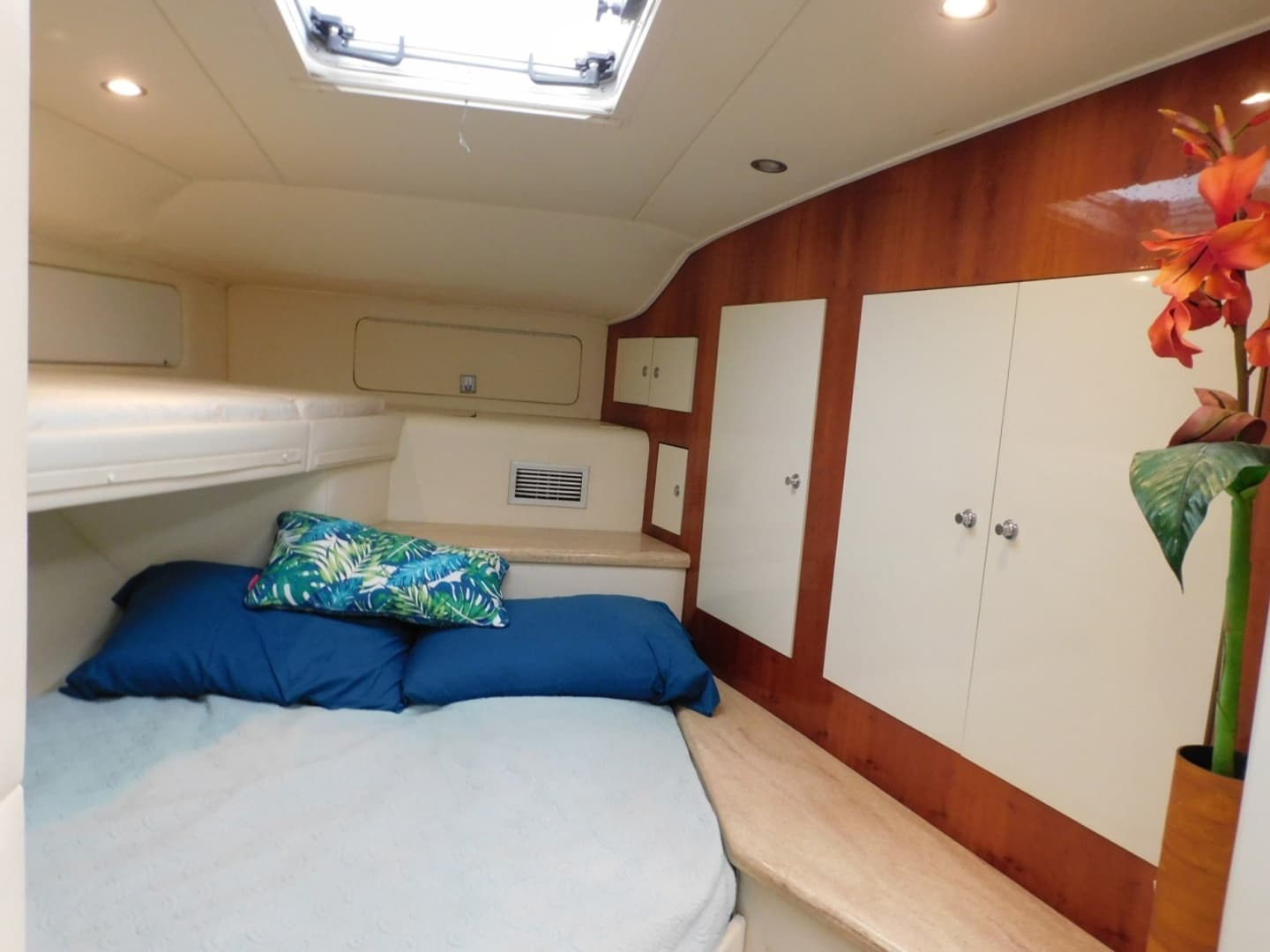 1987 Sea Ray 460 Convertible - Image 37
