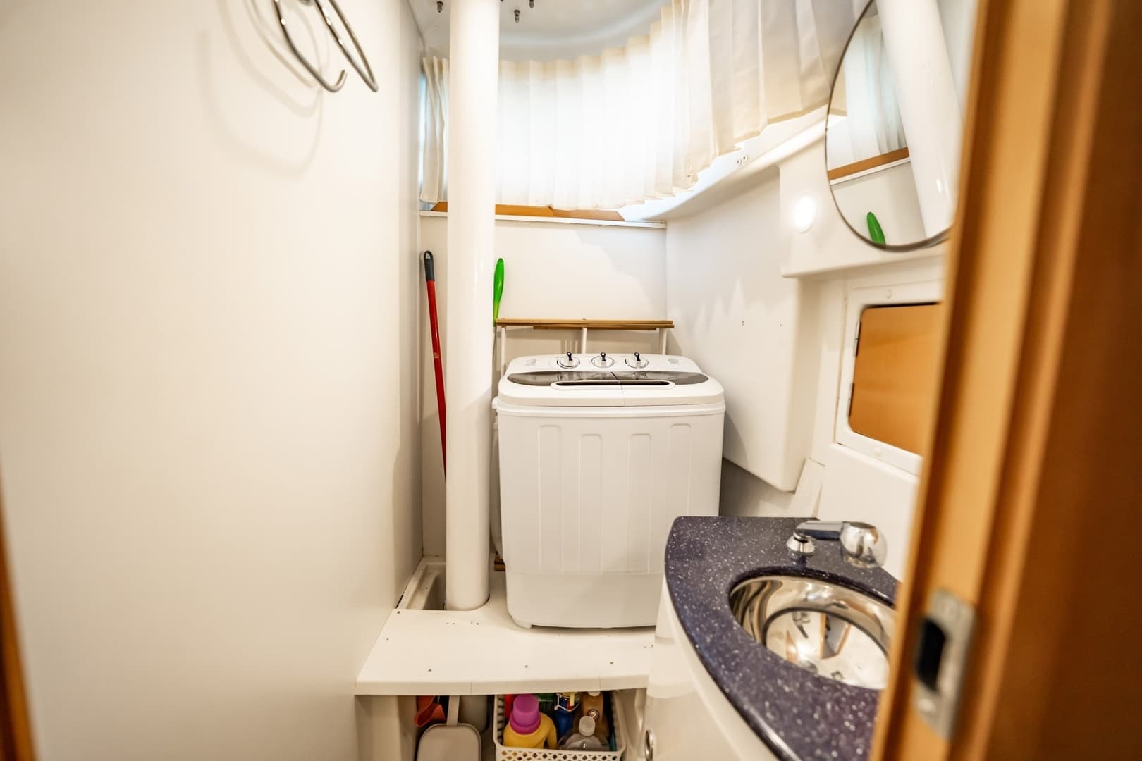 2005 Lagoon Power 43 - Image 44