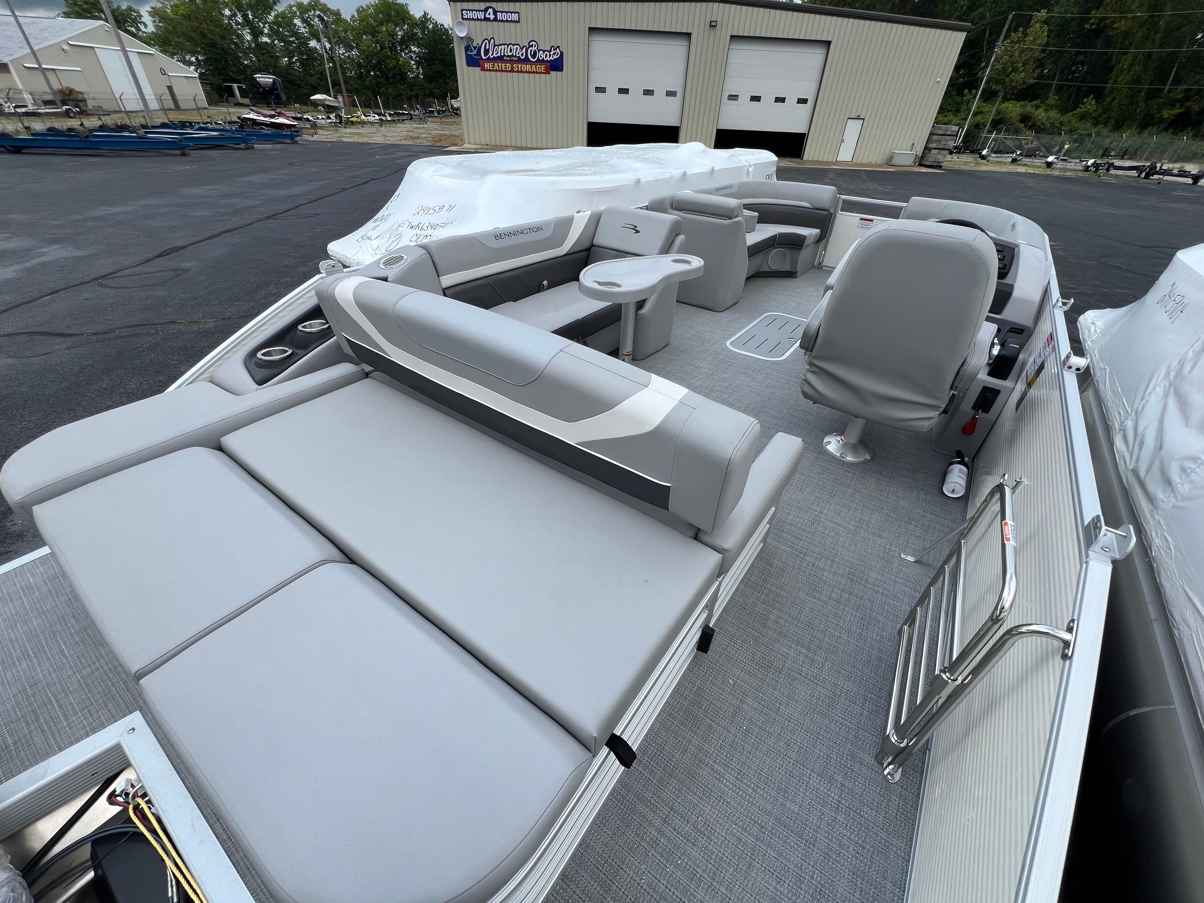 2025 Bennington 21 SXSB pontoon boat with spacious seating and modern design.