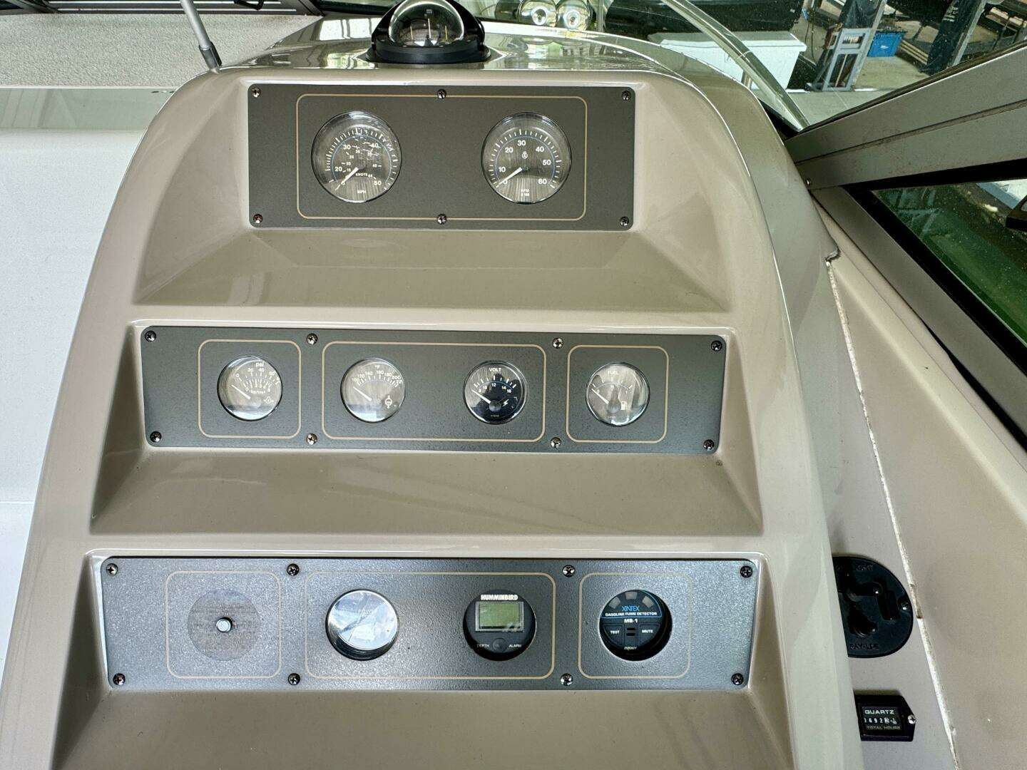 1994 Chaparral Signature 27 Cabin Cruiser - Image 20