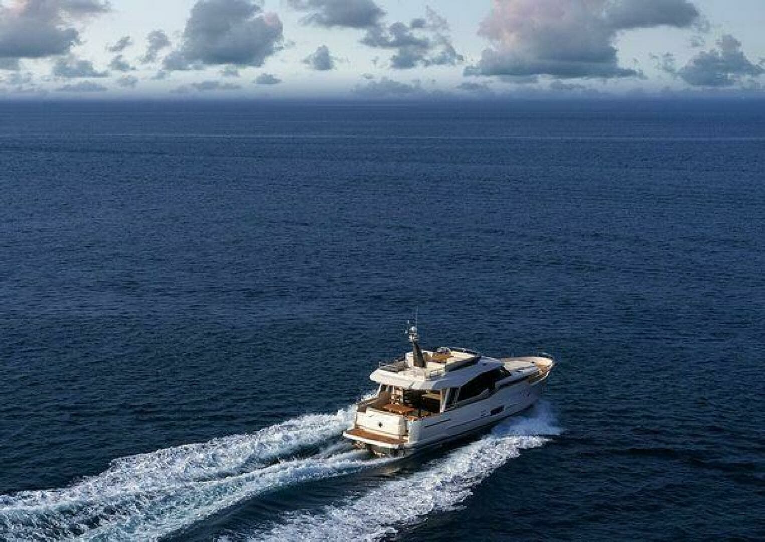 2027 Greenline 48 Fly - Image 30