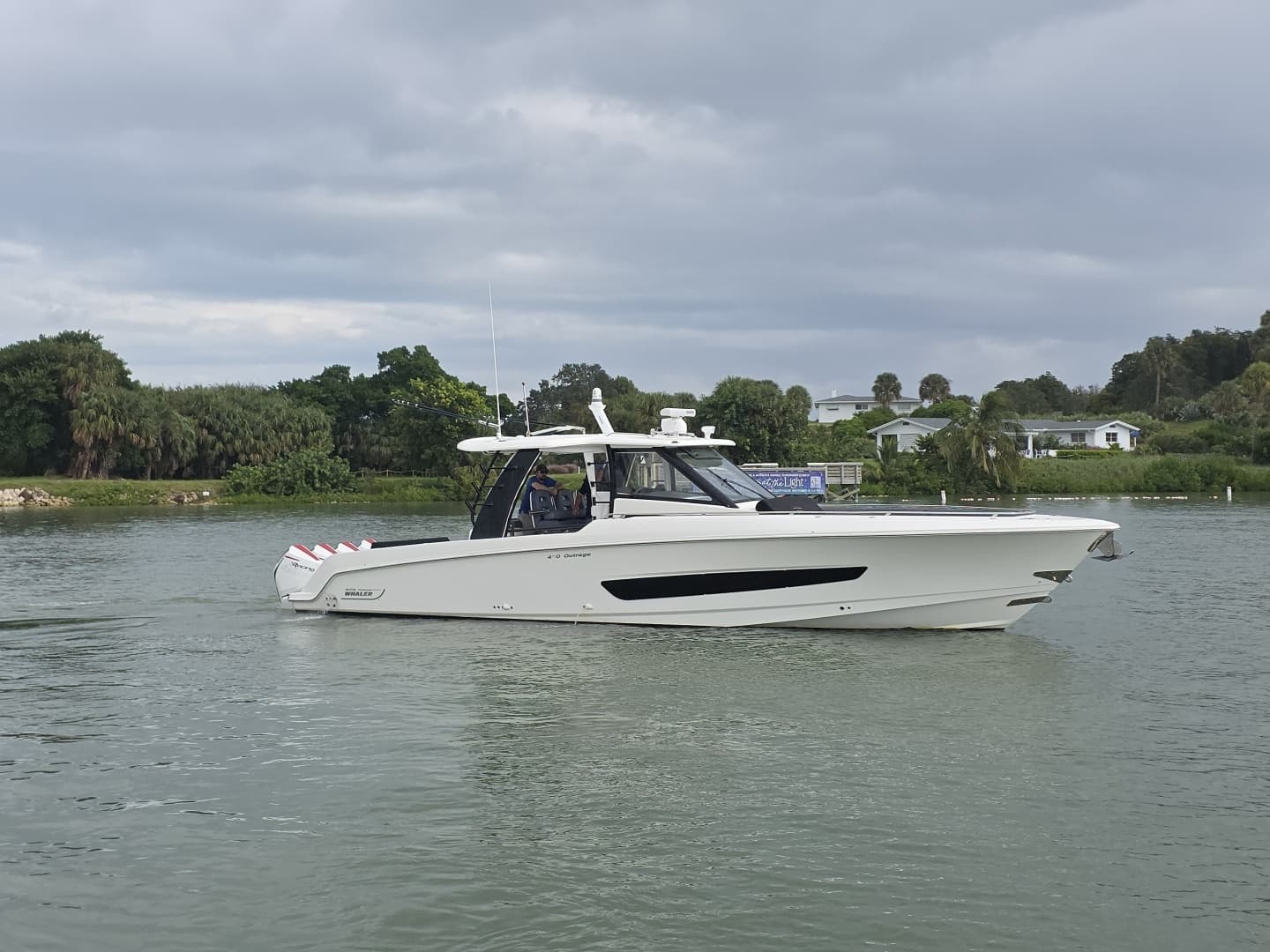 2021 Boston Whaler 420 Outrage - Image 14