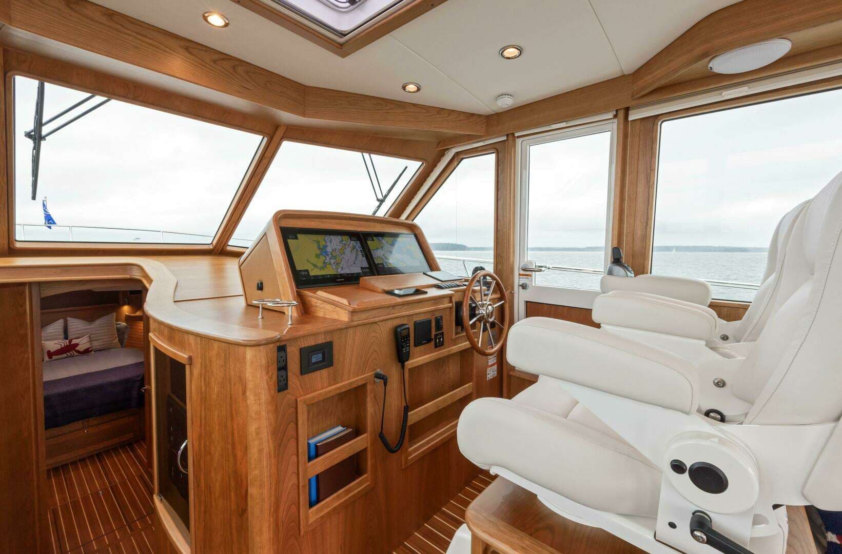 2026 Sabre 45 Salon Express - Image 9