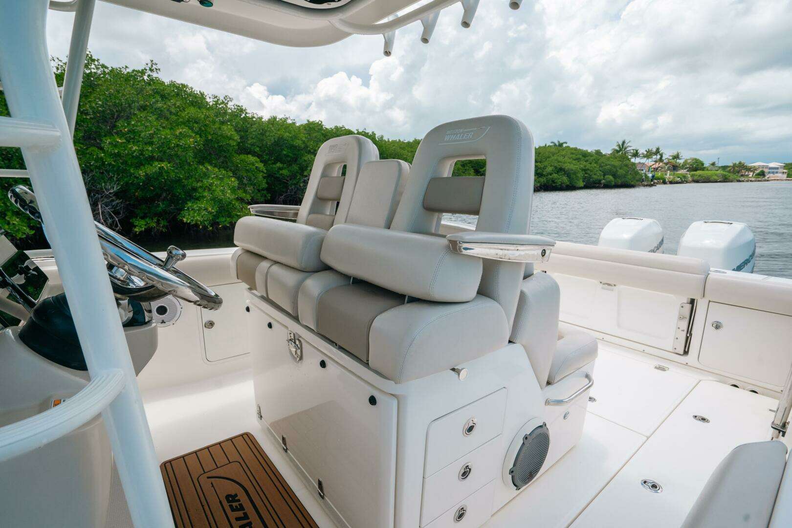 2019 Boston Whaler 330 Outrage - Image 6