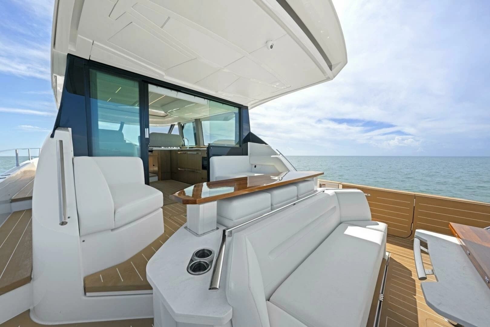 2023 Tiara Yachts EX 60 - Image 46