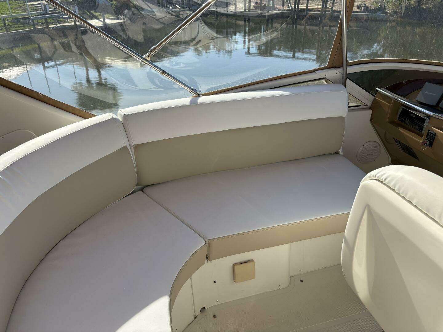 2005 Carver 396 - Image 19