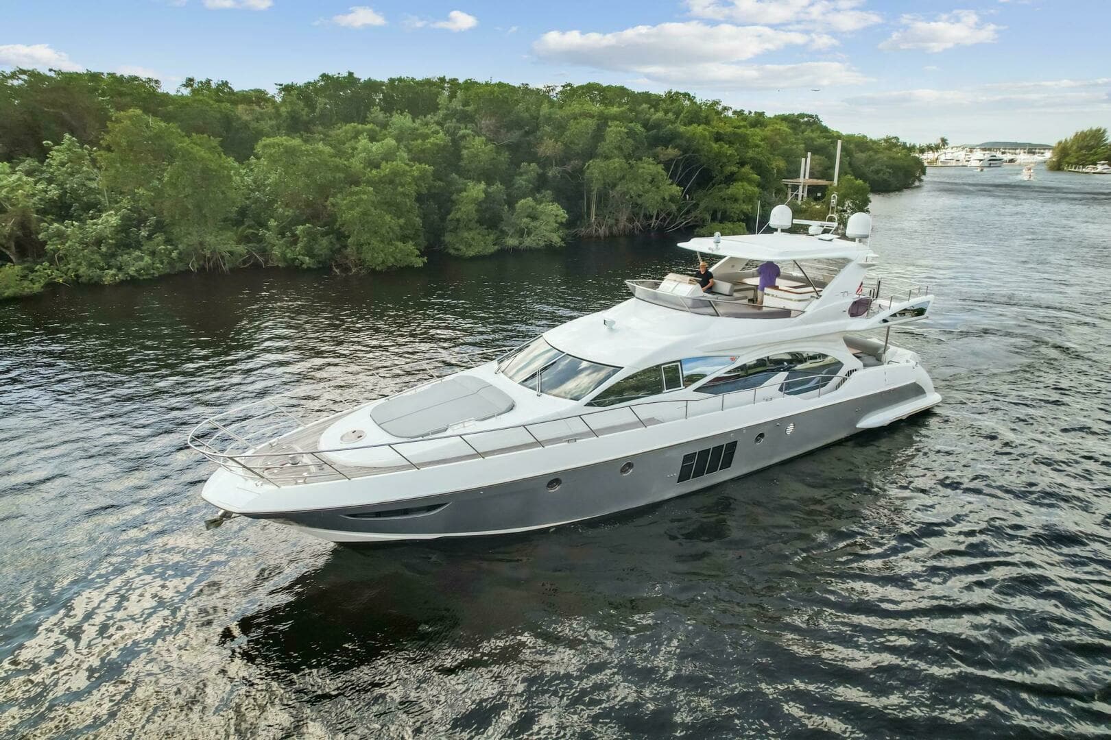 2013 Azimut 70 - Image 2