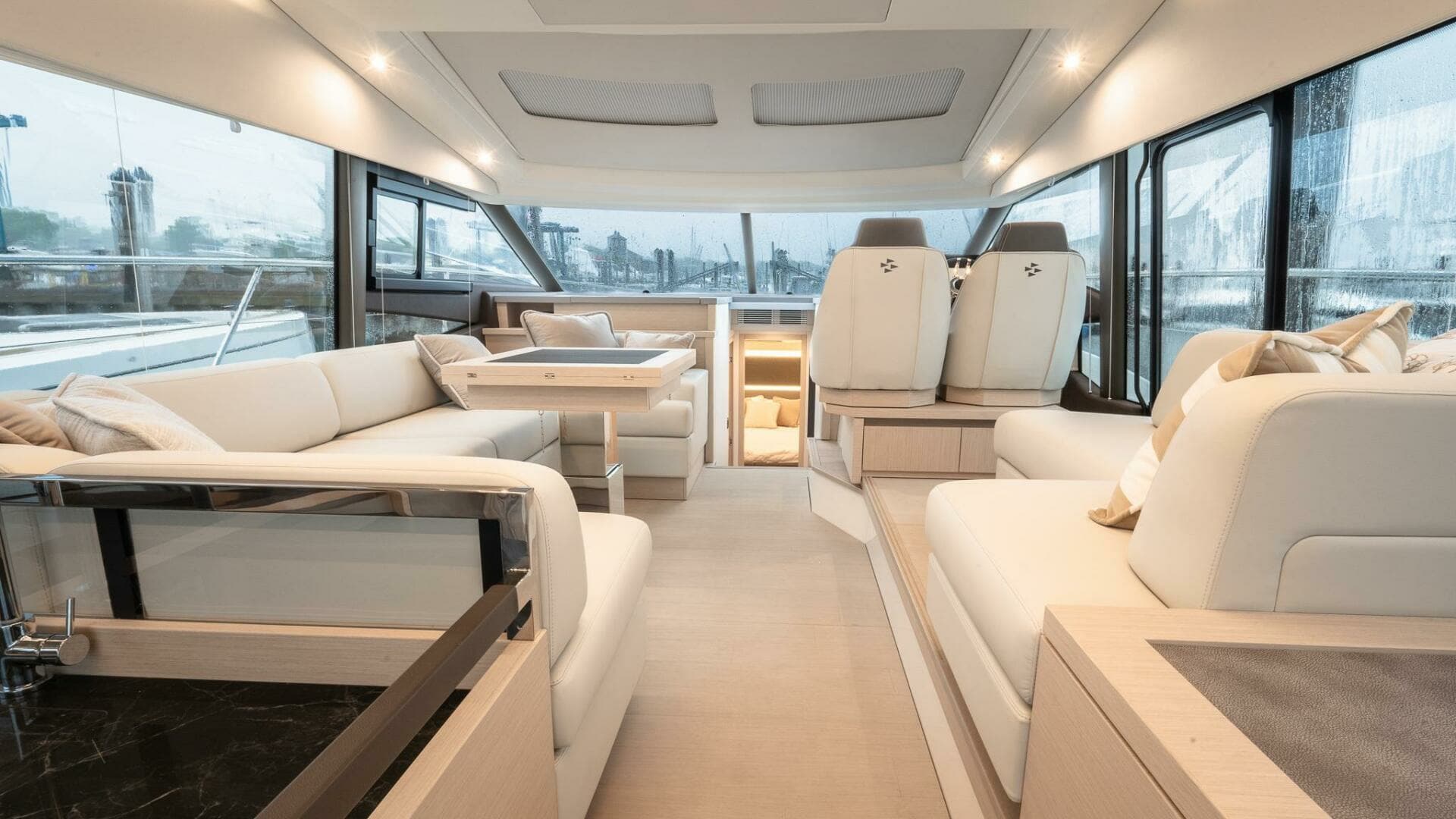 2023 Prestige 520 S - Image 11