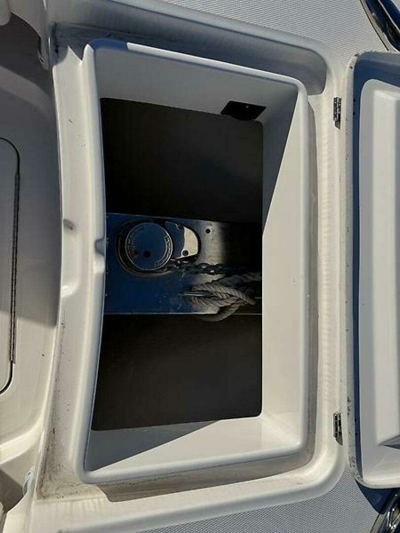 2022 Regulator 31 FS - Image 16