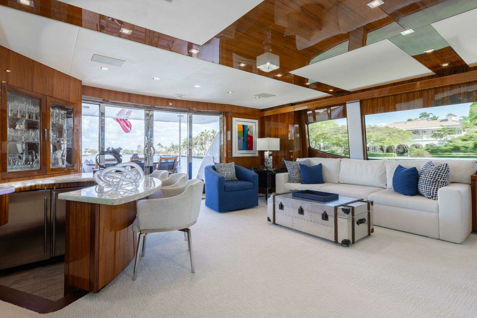 2014 Hatteras 80 - Image 13