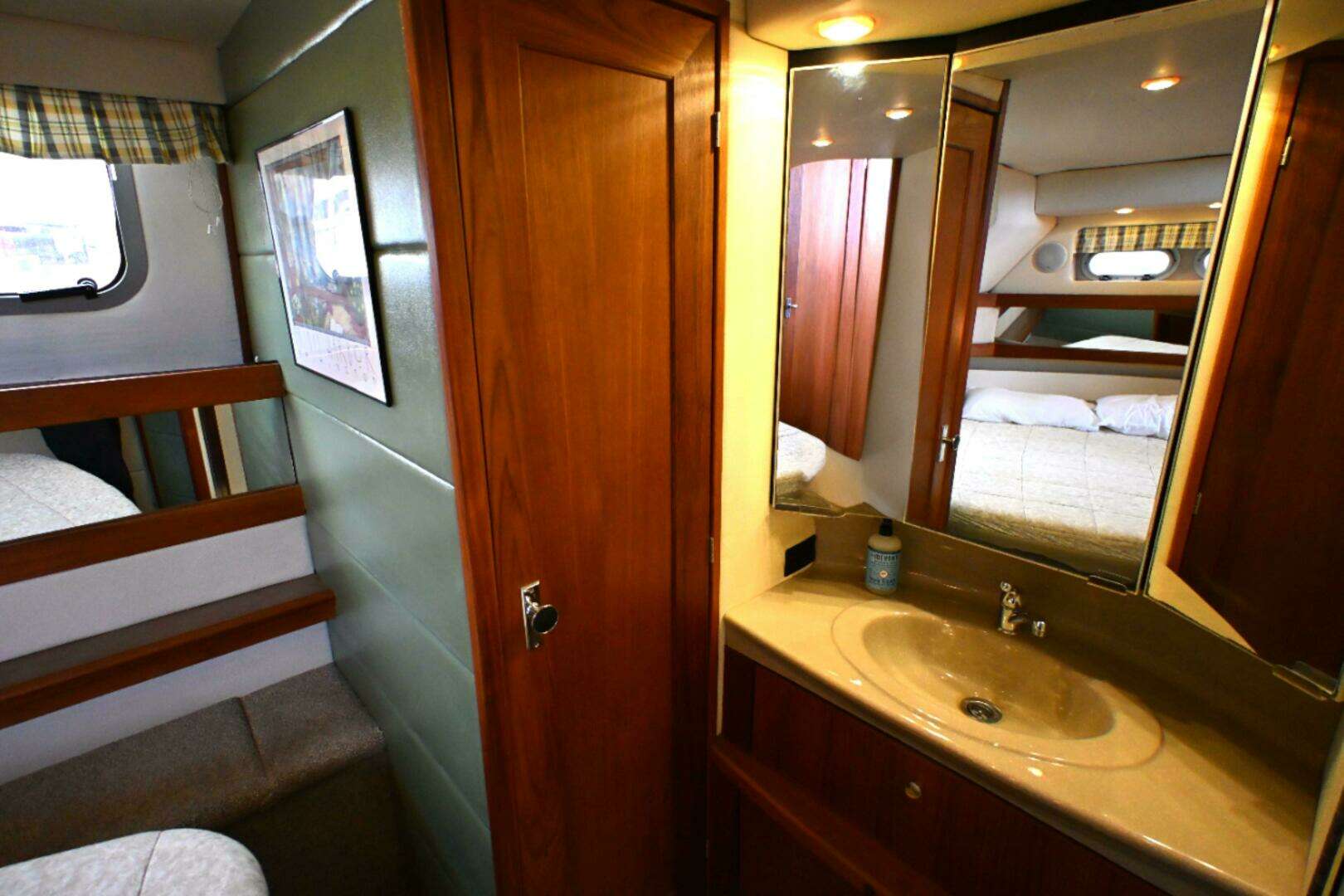 1996 Bayliner 4087 Aft Cabin Motoryacht - Image 43