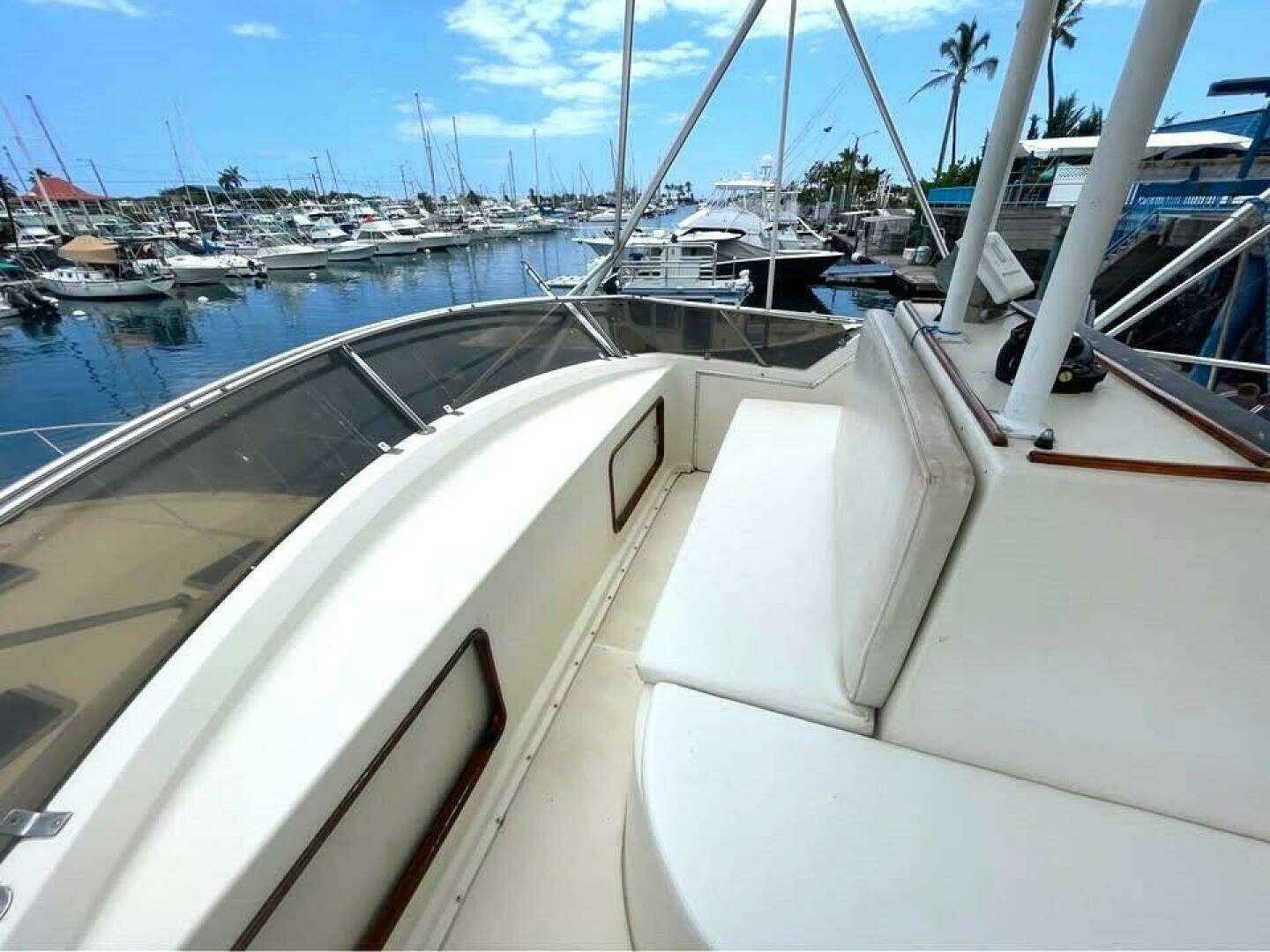 1986 Chris-Craft 422 COMMANDER - Image 9
