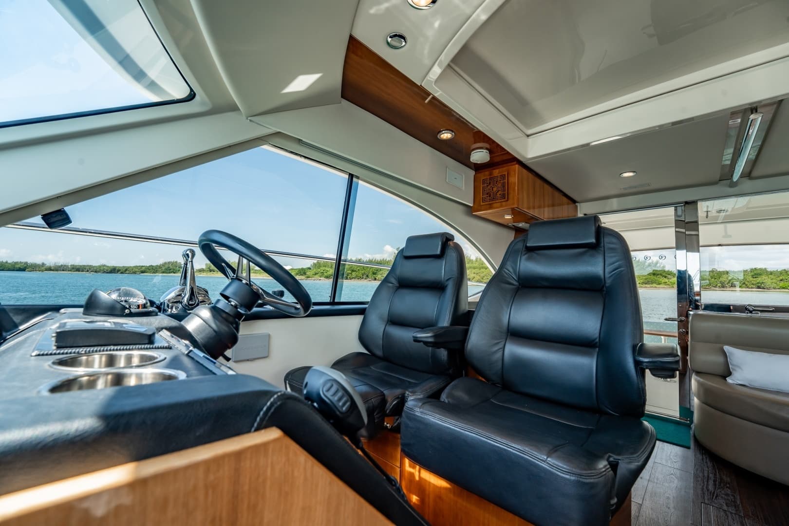 2016 Riviera 5000 Sport Yacht - Image 60