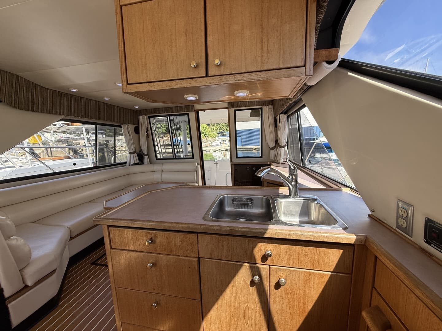 1998 Bayliner 3788 - Image 37